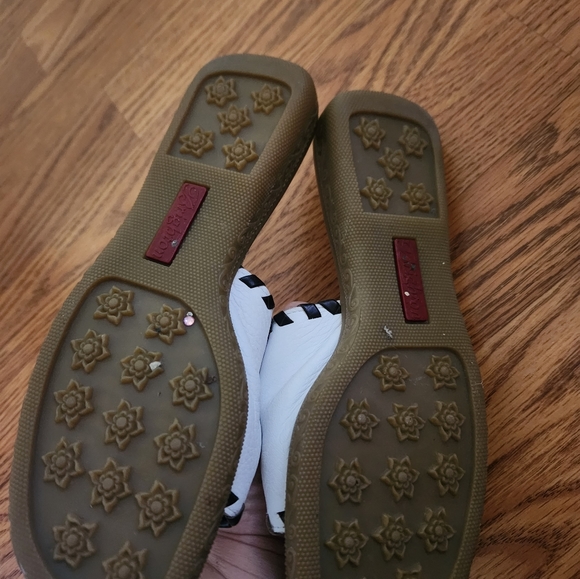 BRIGHTON Venice White Leather Slides W/Black Trim Sandals Italy Size 7.5 - Picture 4 of 5